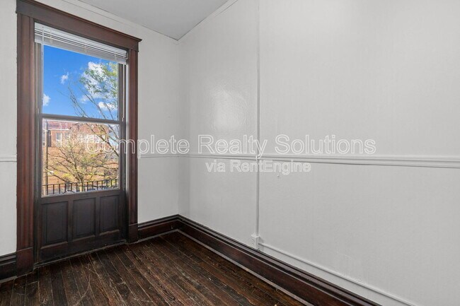 Building Photo - 2042 Russell Blvd
