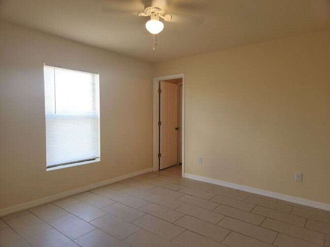 Building Photo - Duplex for rent