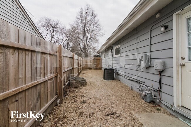 Building Photo - 1054 Kenmore Ave