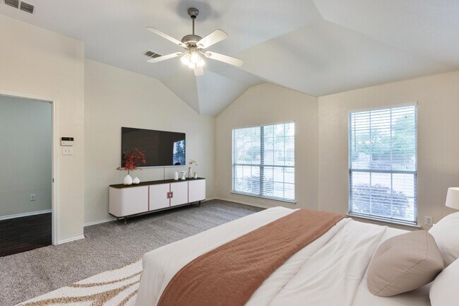 Building Photo - 2807 Lakefield Dr