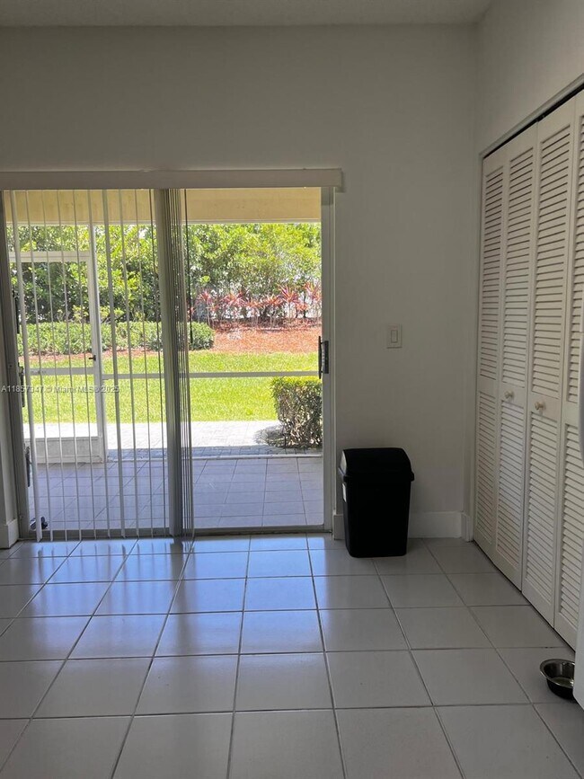 Building Photo - 16661 Hemingway Dr