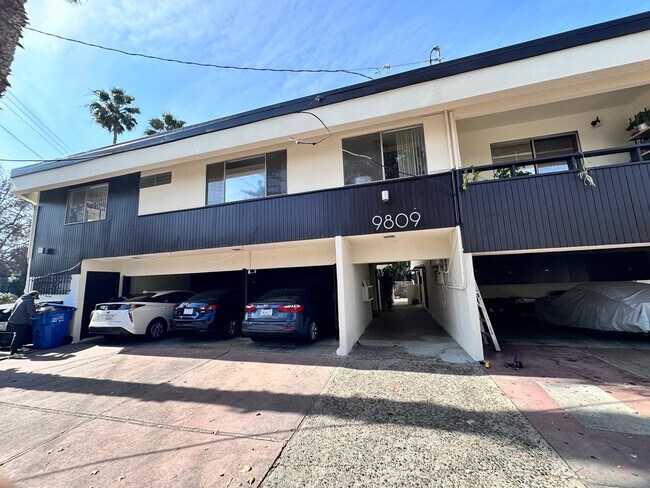 Building Photo - 9809 Tabor St