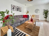 Building Photo - 216 Pinecrest Pl