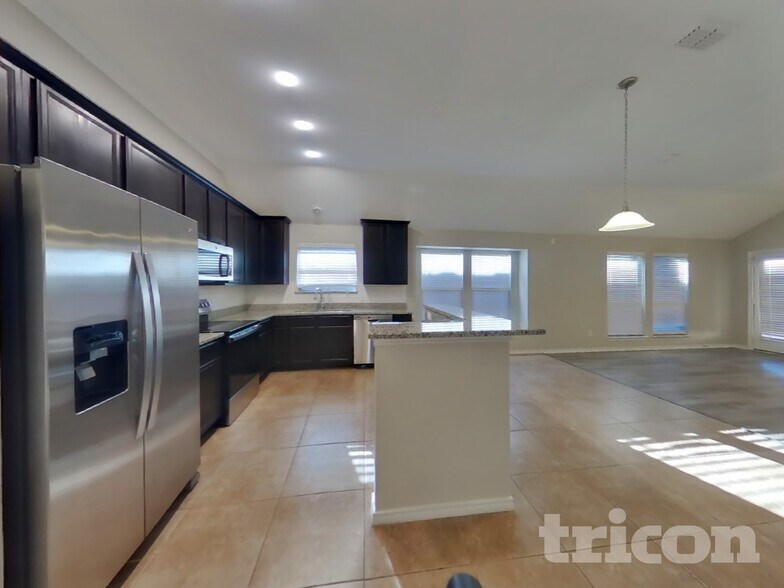 Building Photo - 313 Lucky Landing Dr