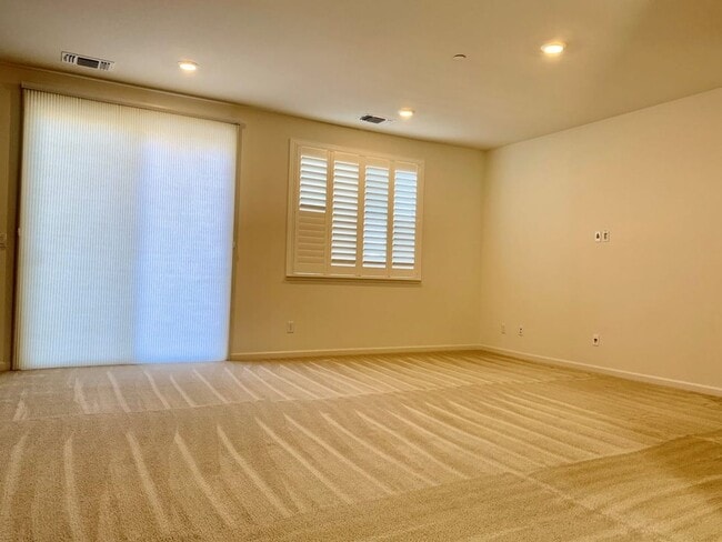 Building Photo - $6290 -- STUNNING 5 BEDROOM MODEL HOME IN NORTH FREMONT BUILT IN 2017