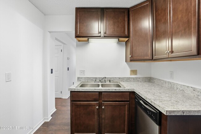 Building Photo - 11365 Tanager Dr S