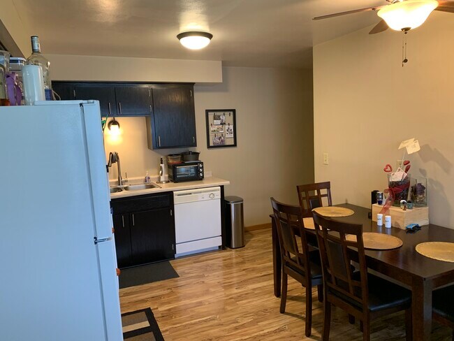 Building Photo - 854 8th Ave S