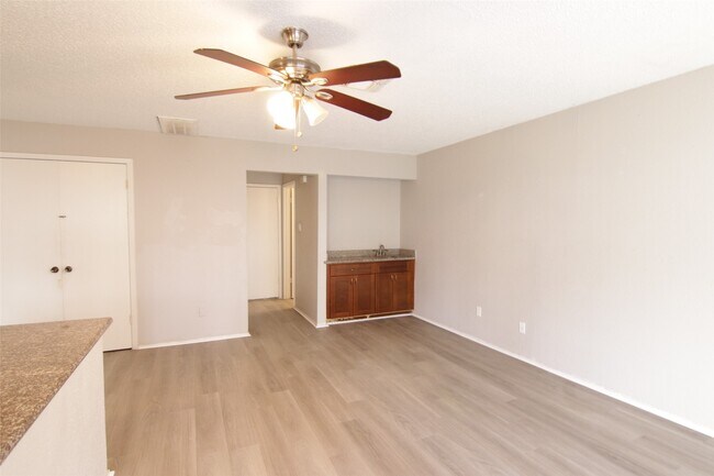 Building Photo - 12155 Huntington Venture Dr