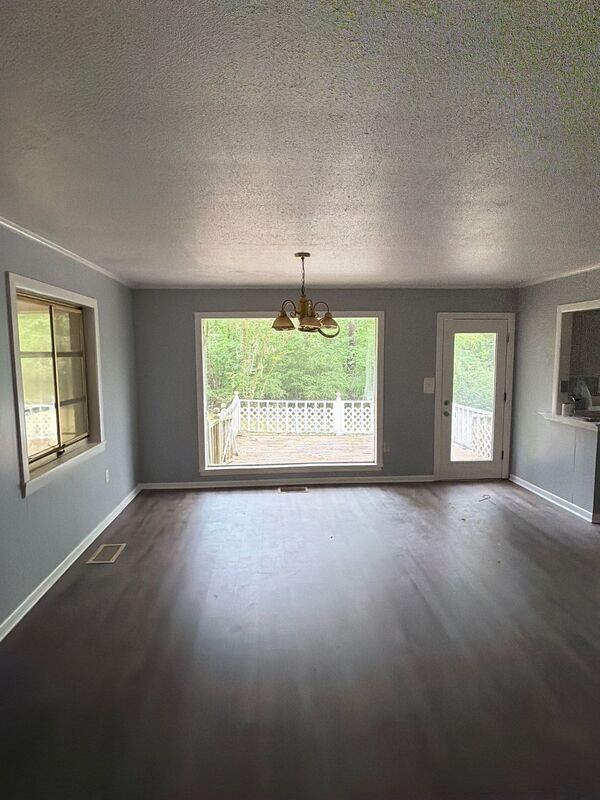 Building Photo - 415 Sylvan Trail