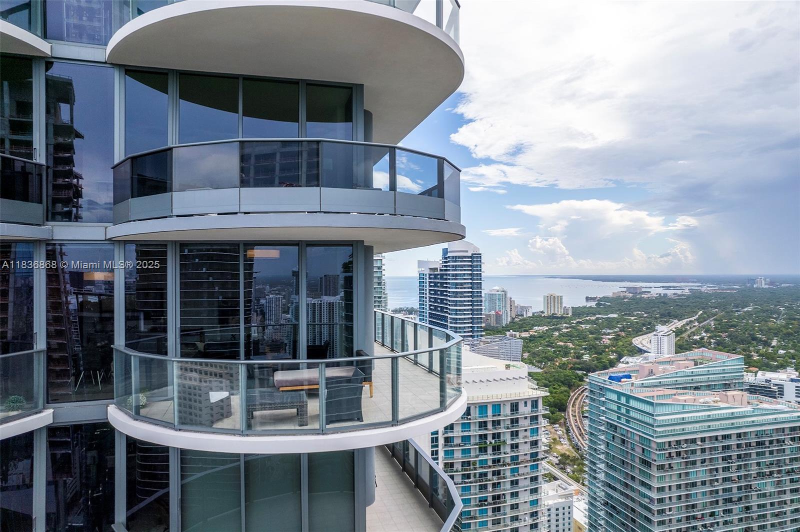 Building Photo - 1000 Brickell Plz