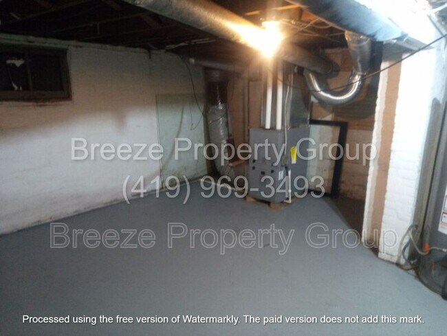 Building Photo - 244 Knower St