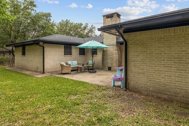 Building Photo - 1415 Palm Dr