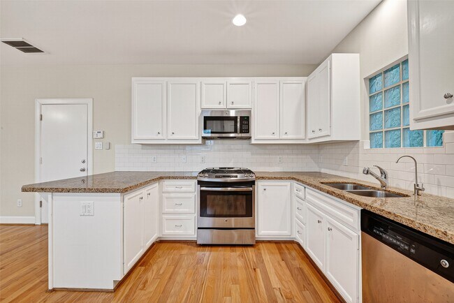 Building Photo - 3730 Main Poplar Dr