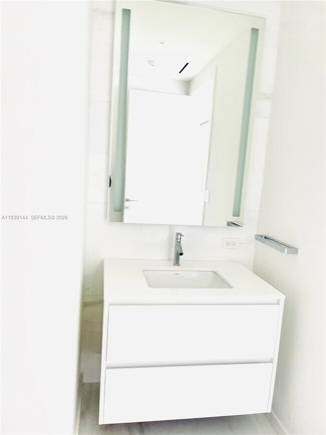 Building Photo - 300 Biscayne Blvd Way