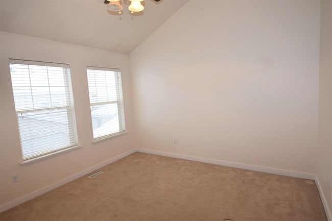 Building Photo - 1040 N 130 W