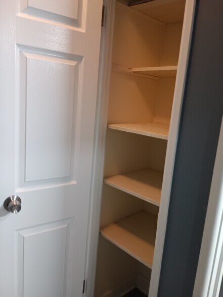 Building Photo - 1206 E Fairview St