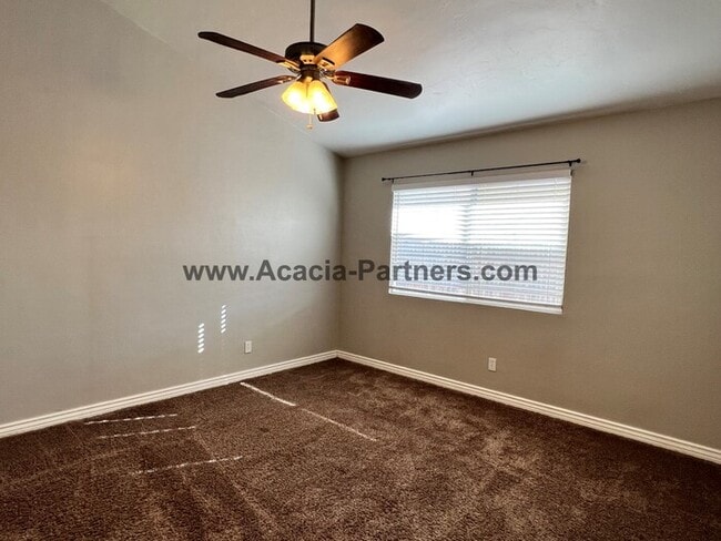 Building Photo - Remodeled Townhome