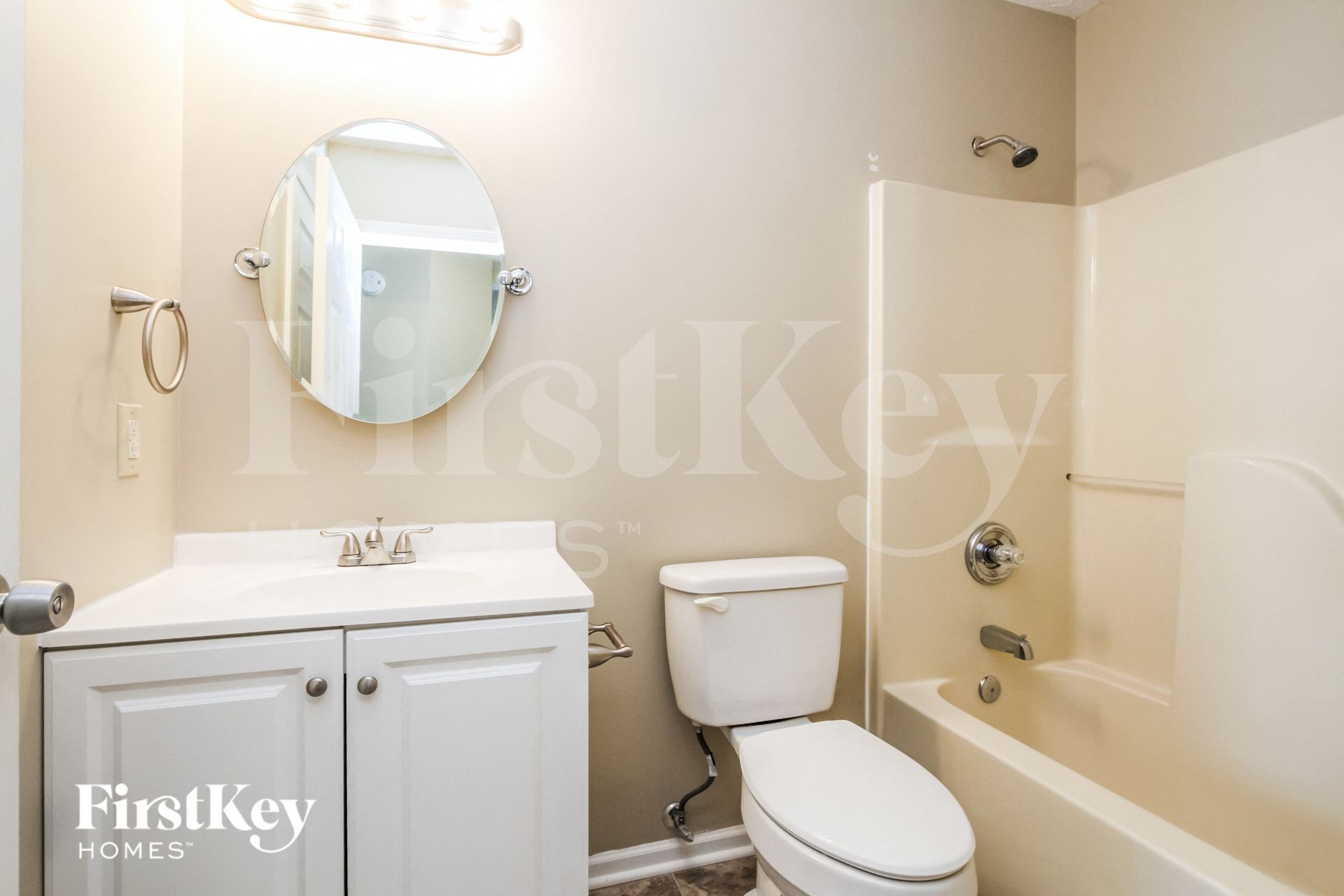 Building Photo - 1056 Oak Leaf Rd