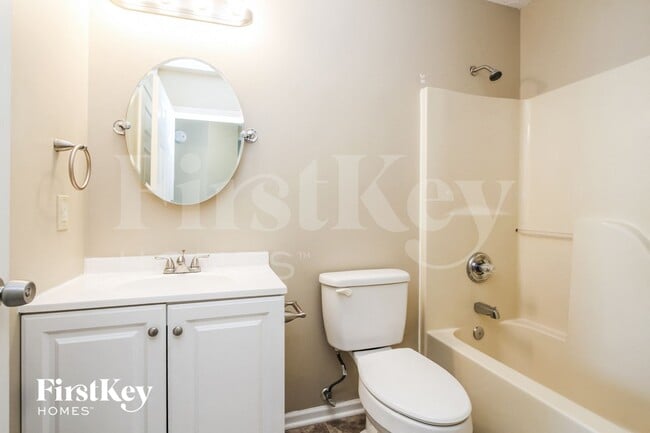 Building Photo - 1056 Oak Leaf Rd