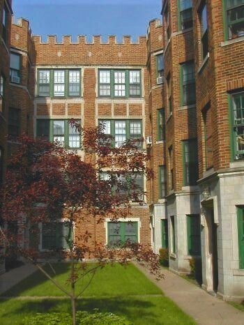 Building Photo - Bright and Sunny Unit ~ One Bed/One bath ~ Heat Included ~ Pets Welcome