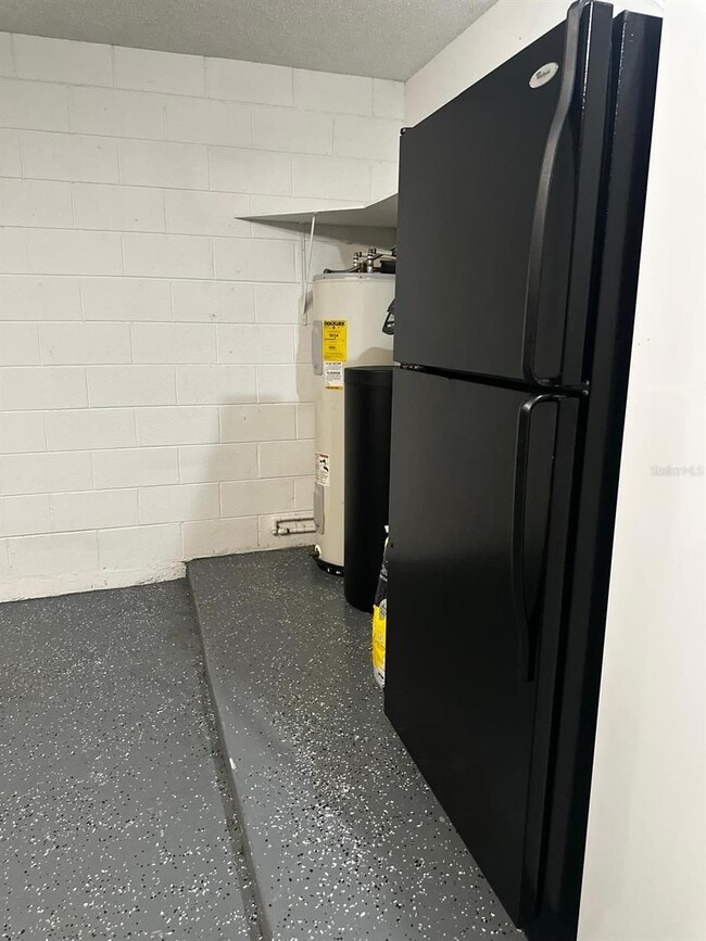 Building Photo - 2652 Hawthorne Ln