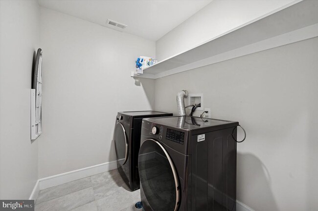 Building Photo - 331 Fountain St