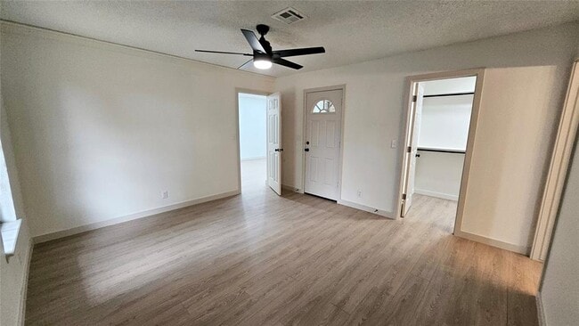 Building Photo - 741 S Glen Ln