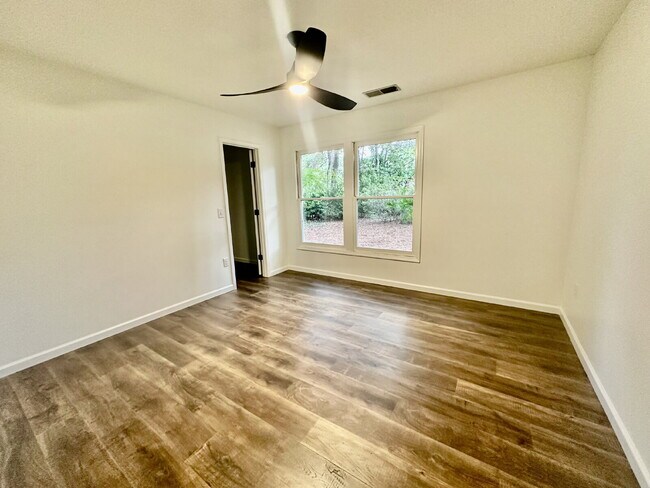 Building Photo - Completely Remodeled Ranch Style Home in the Heart of Downtown Bluffton and no HOA!