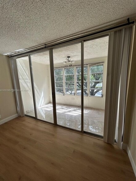 Building Photo - 9461 Evergreen Pl