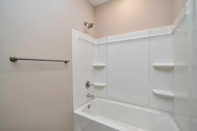 Building Photo - 5500 Blue Jay Cir