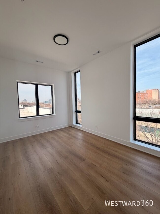 Building Photo - 1320 S Ashland Ave