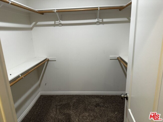 Building Photo - 5560 Buffalo Ave