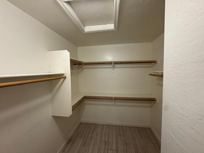 Building Photo - 24 S Willow Creek St