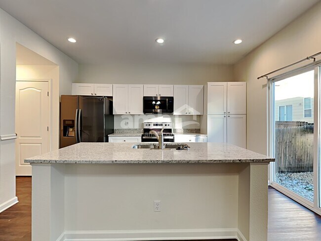 Building Photo - 6594 Abbeywood Dr