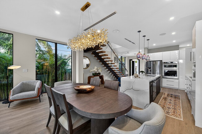 Building Photo - 1121 NE 17th Ave