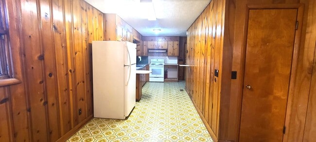 Building Photo - HALF OFF FIRST MONTH RENT! Single family brick home with full unfinished bsmt & detached garage