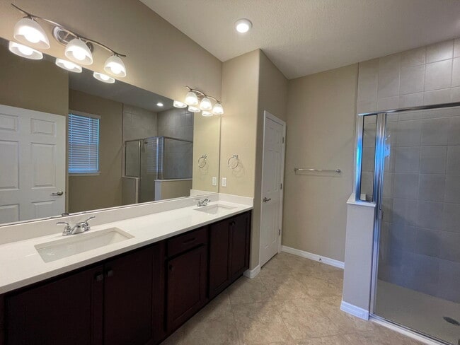 Building Photo - ***Move-In Special: 2 Weeks Free Rent! | B...