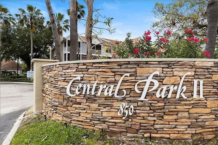 Front entrance - 850 S Tamiami Trl