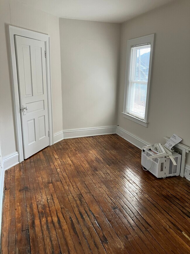 Building Photo - 55 E Hazeltine Ave