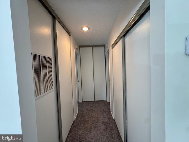 Building Photo - 1898 Villaridge Dr