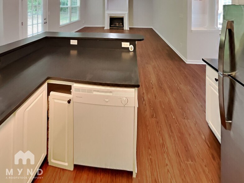 Building Photo - 6027 Briggs Dr