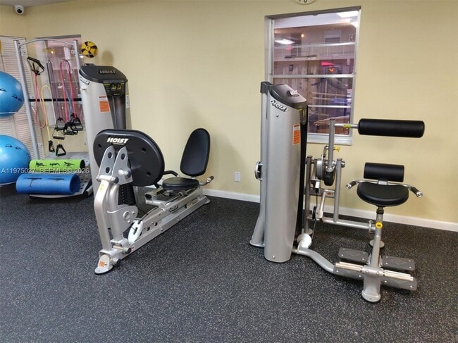 Building Photo - 8830 Royal Palm Blvd