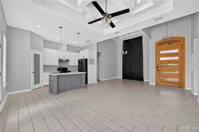 Building Photo - 16 Spanish Oak Dr