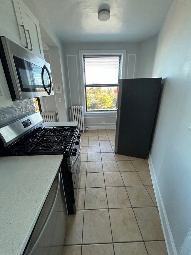 Building Photo - 3330 N Lake Shore Dr