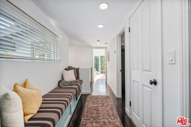 Building Photo - 7560 Devista Dr