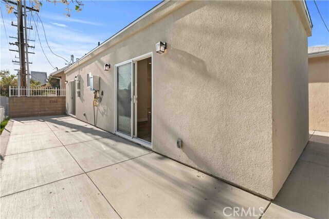 Building Photo - 702 E Glenoaks Blvd