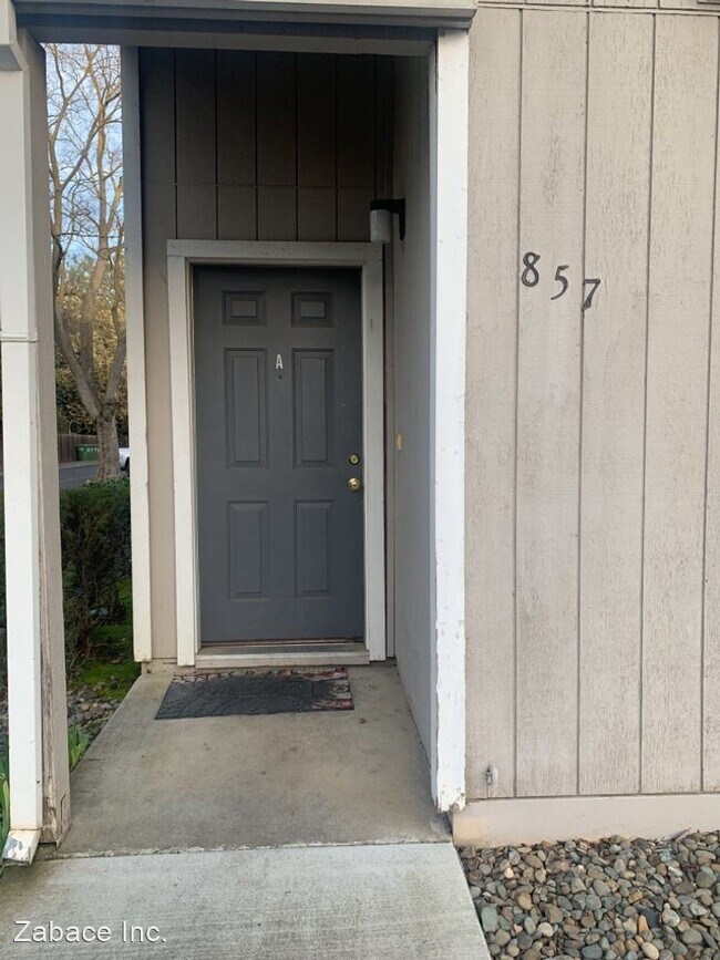 Building Photo - 857 Adams Terrace