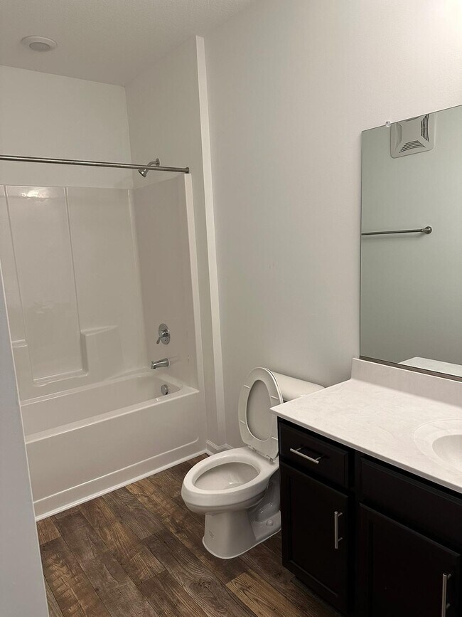 Building Photo - 1733 Dromolin Dr