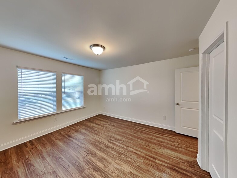 Building Photo - 136 Rivulet Dr