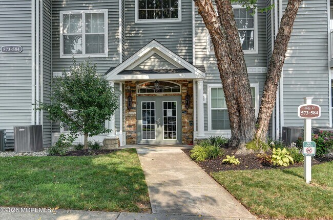 Building Photo - 574 St Andrews Pl